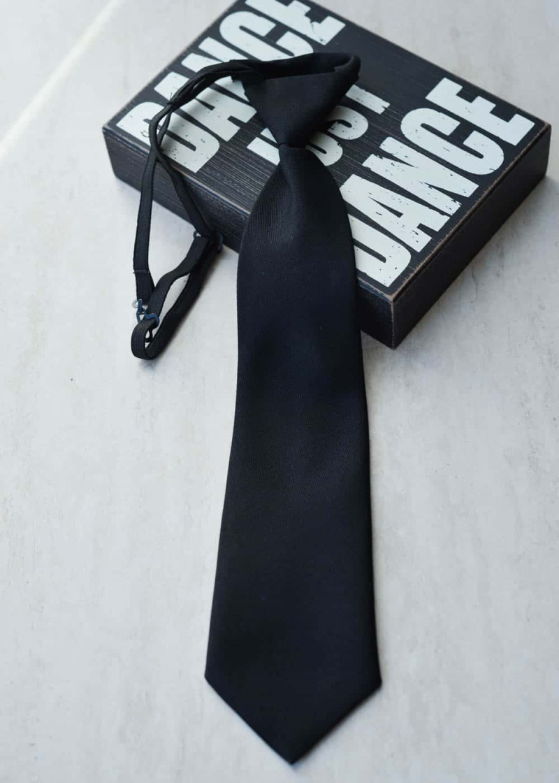 Tie black