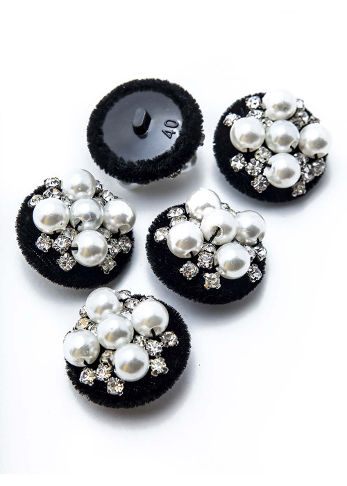 Buttons CHANEL white, 2,7cm