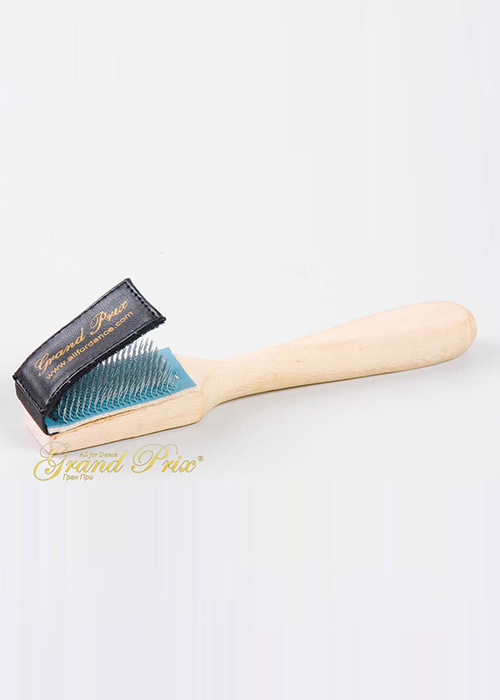 Shoe brush with cover